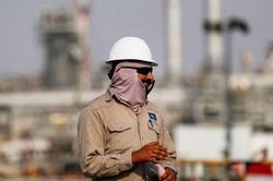 Gã khổng lồ dầu lửa vùng Vịnh Saudi Aramco lãi 110 tỷ USD nhờ giá dầu cao ngất ngưởng