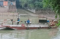 Hiểm họa từ những bến đò ngang trên Sông Cầu