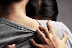 Đừng đội tiền lên đầu mà bất chấp làm 'tiểu tam'