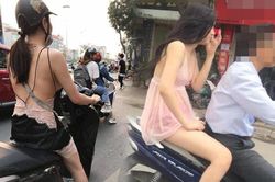 Ngán ngẩm trước cảnh chị em diện đồ ngủ ra đường