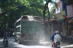 Nạn 'xe tải chân rụt'...