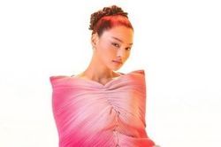 Siêu mẫu U40 Vũ Thu Phương trở lại showbiz với gu thời trang đỉnh cao