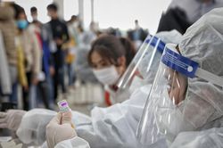 Dịch COVID-19: Chuyển kiểm soát ca mắc sang ca nhập viện nguy cơ cao