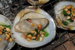 Nơi tận cùng tổ quốc có món vọp nướng, nhìn giống nghêu sò nhưng ngon hơn nhiều
