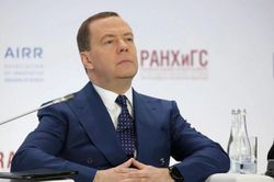 Ông Medvedev: Nga là 'mục tiêu' của Mỹ hơn 30 năm qua; sau Nga, Mỹ sẽ nhắm đến Trung Quốc!