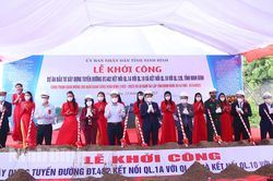 Các đồng chí lãnh đạo tỉnh dự lễ khởi công các công trình chào mừng kỷ niệm 200 năm Danh xưng Ninh Bình và 30 năm tái lập tỉnh