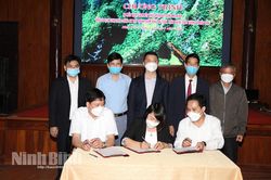 Ký kết xây dựng mô hình văn minh du lịch tại Khu du lịch sinh thái Tràng An