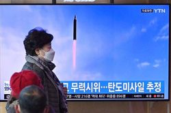 Triều Tiên bất ngờ phóng ICBM