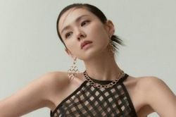 Son Ye Jin miệt mài công việc và trẻ đẹp trên tạp chí