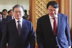 Chưa thể gặp người kế nhiệm, Tổng thống Hàn Quốc Moon Jae-in nóng lòng lên tiếng