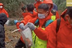 Tìm thấy mảnh thi thể người tại hiện trường vụ rơi máy bay ở Trung Quốc