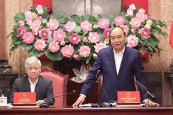 Tổ chức hội nghị bàn tròn lắng nghe ý kiến của nhân sĩ, trí thức