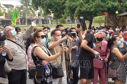 Nhộn nhịp du khách ở phố cổ Hội An