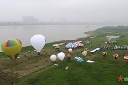 Rực rỡ sắc màu khinh khí cầu giữa lòng Thủ đô