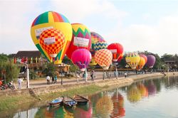 Rực rỡ sắc màu Ngày hội khinh khí cầu bên sông Hoài, TP Hội An