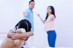 Đêm trước khi vợ chồng ra tòa, tôi đau nhói lòng trước cảnh tượng trong phòng hai con