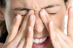 Điều trị COVID-19 và những hệ lụy không ngờ cho mắt