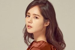 Han Ga In bối rối, không dám trò chuyện với G-Dragon