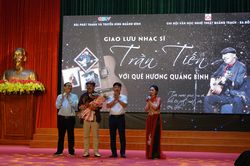 Nhạc sĩ Trần Tiến giao lưu với quê hương Quảng Bình