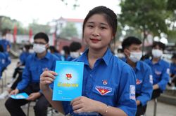 Tuổi trẻ Bắc Giang ôn lại lịch sử vẻ vang của Đoàn tại ngôi đình cách mạng