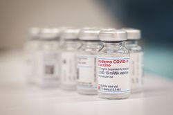 Kiến nghị nhận viện trợ 13,7 triệu liều vaccine cho trẻ em từ tháng Tư