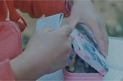 Con gái sốt cao mê sảng liên tục đòi hộp bút, vô tình hé lộ sự thật 'tày đình' khiến mẹ ngỡ ngàng