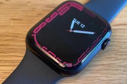 Dùng đồng hồ Apple Watch để theo dõi bạn gái, nam thanh niên bị cảnh sát bắt tạm giam
