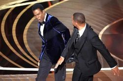 Will Smith tát Chris Rock trên sân khấu Oscar