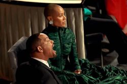 Lý do Will Smith tát Chris Rock ở lễ trao giải Oscar 2022