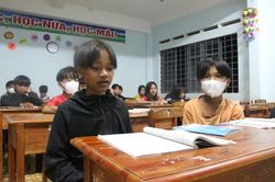 Bù đắp kiến thức cho học sinh bán trú: Ôn bài vào buổi tối, lên chòi giao bài tập