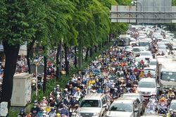 Giao thông hỗn loạn ở cửa ngõ sân bay Tân Sơn Nhất, CSGT không thể điều tiết