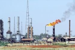 Giá dầu ngọt nhẹ WTI giảm mạnh sau thông tin phong tỏa thành phố Thượng Hải