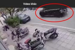 Thêm góc camera khác cảnh Mercedes ở Quảng Ninh lao như bay đâm tử vong người đi xe máy?