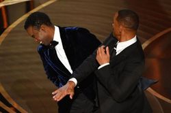Oscar 2022: Clip Will Smith tát đồng nghiệp viral cực mạnh, thu về gần 30 triệu lượt xem chỉ sau vài giờ