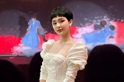 Đang hát live thì 'xỉu ngang' ngay trên sân khấu: Chuyện gì đã xảy ra với Hiền Hồ?