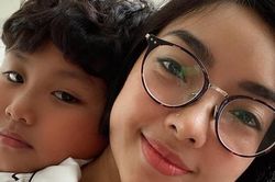 Cuộc sống của nữ ca sĩ mang hàm Trung tá, 14 năm lấy chồng ra sao?