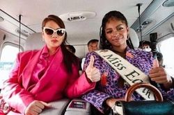 Miss Earth 2021 Destiny Wagner yêu thích các thiết kế từ nhà mốt Việt