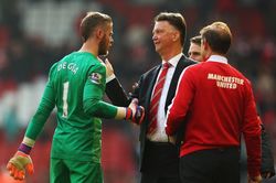 Van Gaal khuyên Ten Hag: 'Đừng dại mà đến MU'