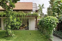 Chiêm ngưỡng nhà mái ngói bên ngoài hoang sơ, bên trong tiện nghi bất ngờ