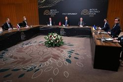 Nga phản đối để phương Tây tham gia đàm phán về Ukraine