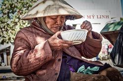 Nhà nghèo chỉ một lúc, tâm nghèo thì nghèo cả đời