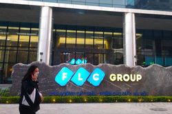 Cổ phiếu FLC tiếp tục bị bán tháo, VN-Index bất ngờ lao dốc