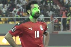 Salah bị chiếu laser, sút hỏng luân lưu khiến Ai Cập mất vé dự World Cup