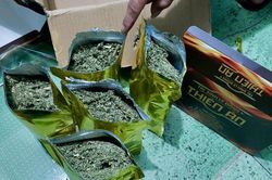 Giấu ma túy trong thuốc chữa yếu sinh lý