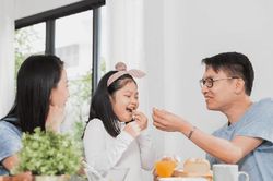 Những phản ứng phức tạp khi làm mẹ