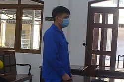 Mang súng đến nhà bạn gái để giải quyết mâu thuẫn