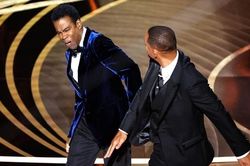 Cú tát của Will Smith và những điều 'điên rồ' của Oscar 2022