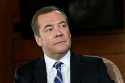 Ông Medvedev: Nỗ lực bó buộc Nga của phương Tây đã thất bại