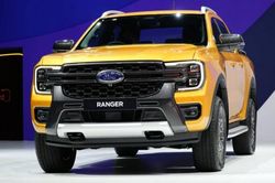 Cận cảnh Ford Ranger 2022 vừa ra mắt tại Thái Lan, giá từ 633 triệu đồng