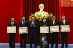 Supe Lâm Thao nhận Bằng khen 'Đảng bộ hoàn thành xuất sắc nhiệm vụ' tiêu biểu năm 2021